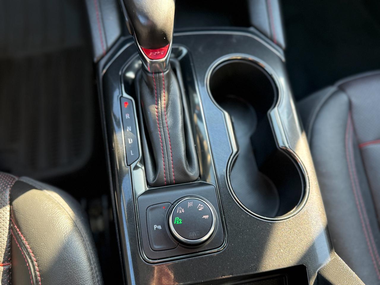 2019 Chevrolet Blazer RS-3.6L/AWD/NAVI/PANO/REMOTE/BSM/BACK UP CAMERA Photo