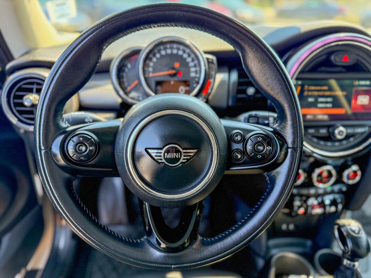 2019 MINI 3 Door Cooper/NAVIGATION/CAMERA/ROOF/LOW KM/1.5 L Photo