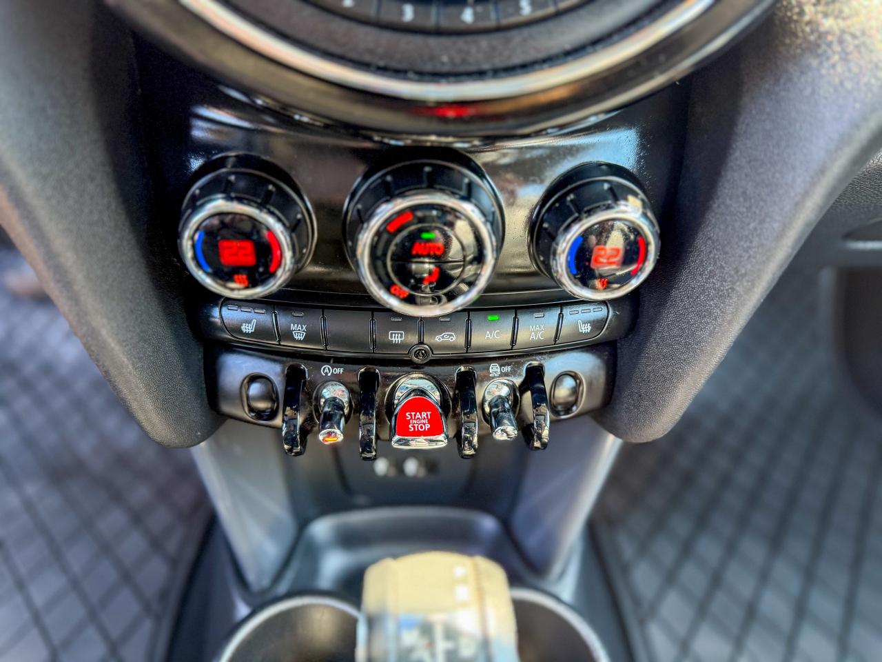 2019 MINI 3 Door Cooper/NAVIGATION/CAMERA/ROOF/LOW KM/1.5 L Photo