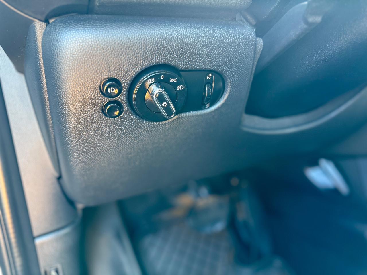 2019 MINI 3 Door Cooper/NAVIGATION/CAMERA/ROOF/LOW KM/1.5 L Photo