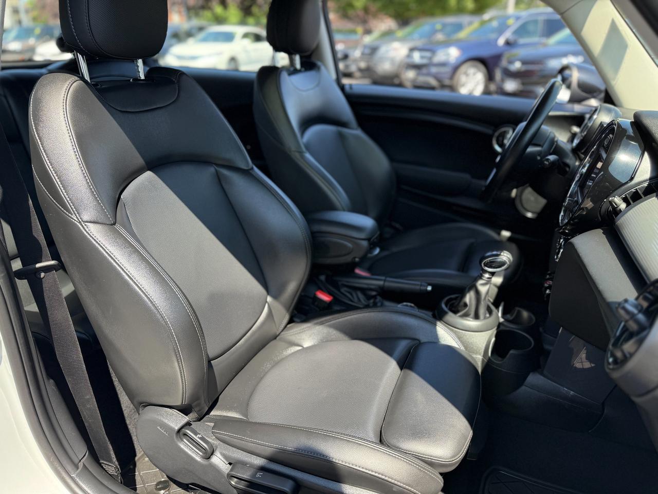 2019 MINI 3 Door Cooper/NAVIGATION/CAMERA/ROOF/LOW KM/1.5 L Photo