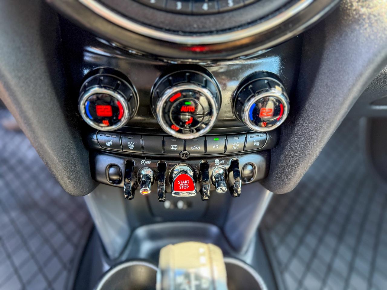 2019 MINI 3 Door Cooper/NAVIGATION/CAMERA/ROOF/LOW KM/1.5 L Photo