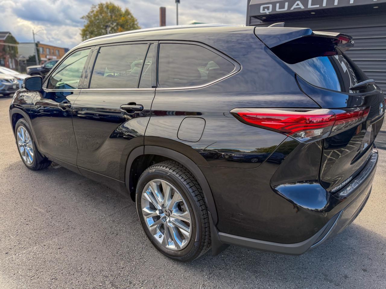 2022 Toyota Highlander Limited/AWD/8 PASS/1 OWNER/NAVI/BSM/CAMERA/PANO Photo