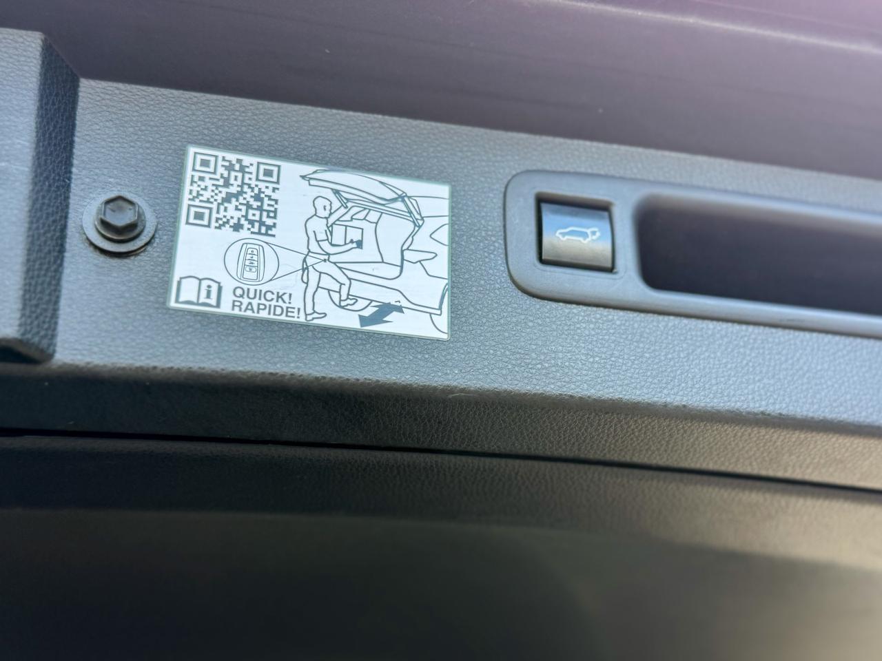 2022 Toyota Highlander Limited/AWD/8 PASS/1 OWNER/NAVI/BSM/CAMERA/PANO Photo