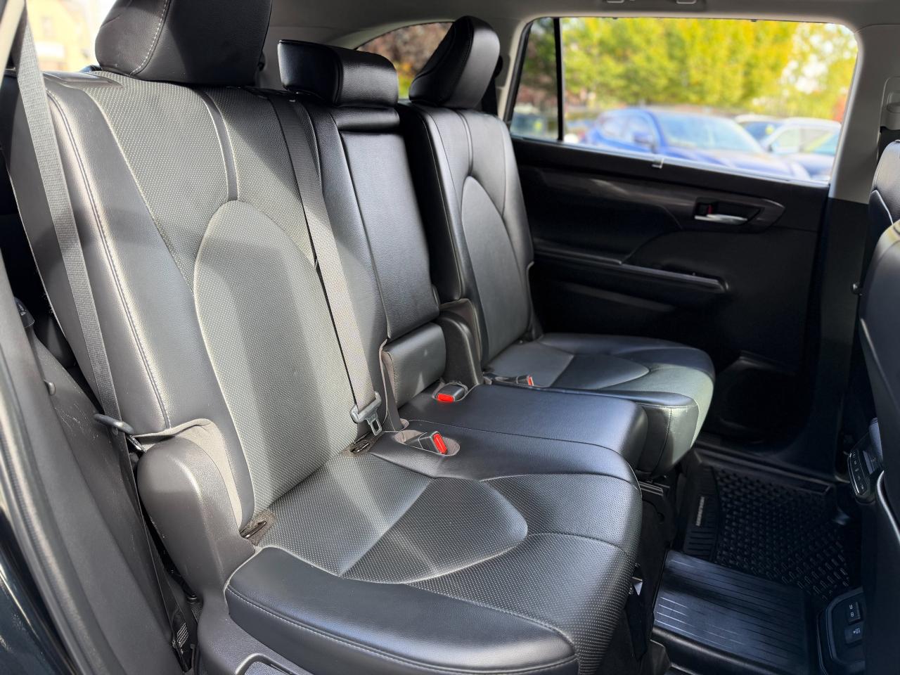 2022 Toyota Highlander Limited/AWD/8 PASS/1 OWNER/NAVI/BSM/CAMERA/PANO Photo