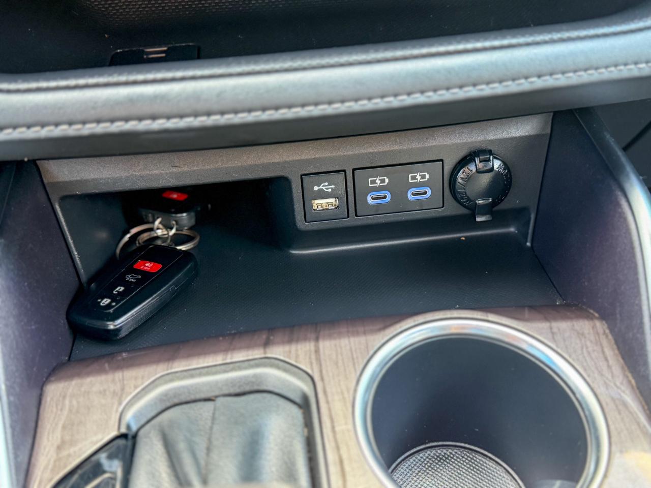 2022 Toyota Highlander Limited/AWD/8 PASS/1 OWNER/NAVI/BSM/CAMERA/PANO Photo