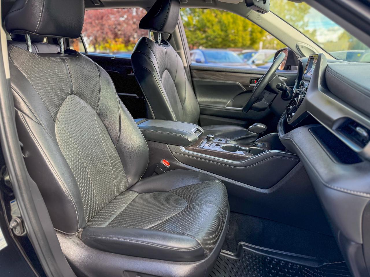 2022 Toyota Highlander Limited/AWD/8 PASS/1 OWNER/NAVI/BSM/CAMERA/PANO Photo