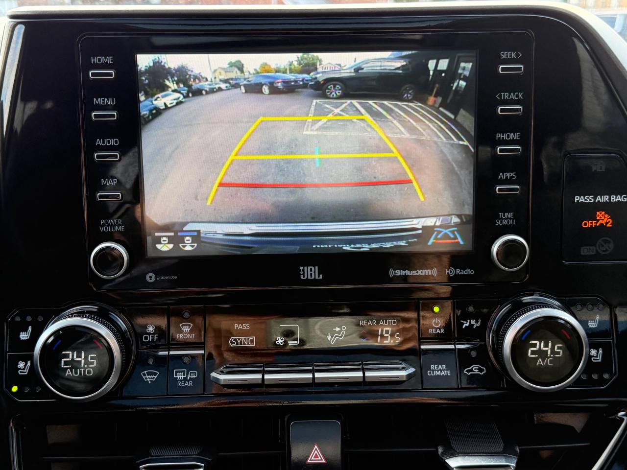 2022 Toyota Highlander Limited/AWD/8 PASS/1 OWNER/NAVI/BSM/CAMERA/PANO Photo