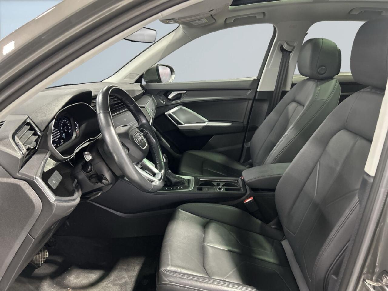 2022 Audi Q3 Komfort / Sunroof / Leather / Navi / Android Car P Photo