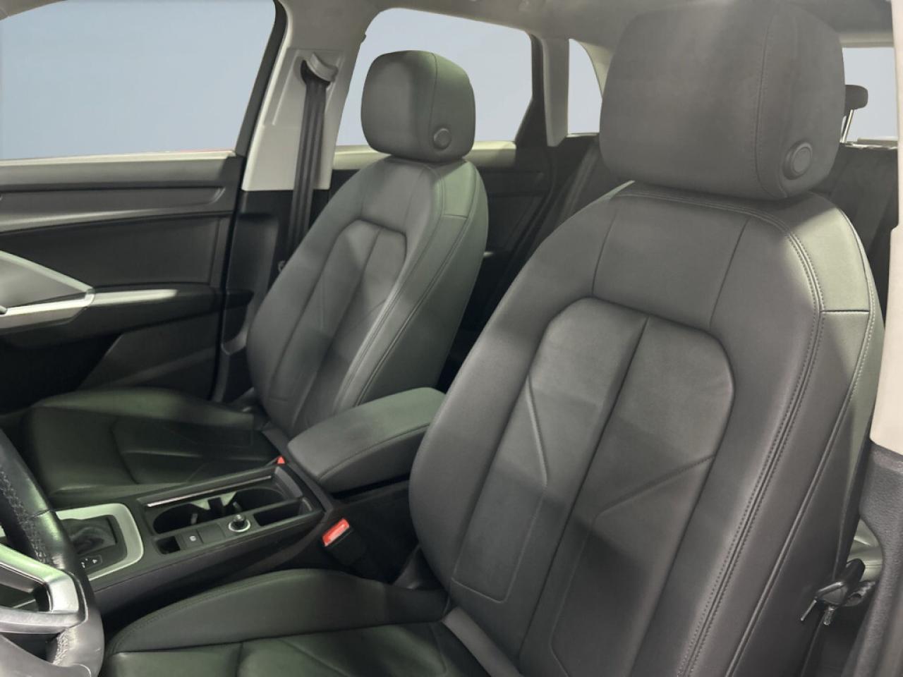 2022 Audi Q3 Komfort / Sunroof / Leather / Navi / Android Car P Photo