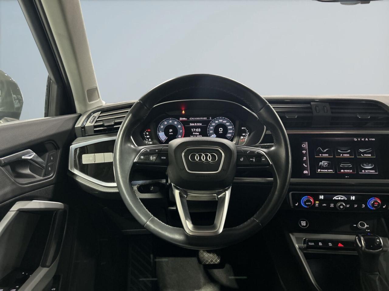 2022 Audi Q3 Komfort / Sunroof / Leather / Navi / Android Car P Photo