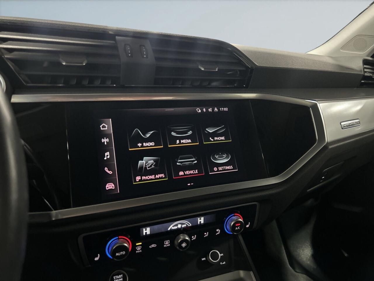 2022 Audi Q3 Komfort / Sunroof / Leather / Navi / Android Car P Photo