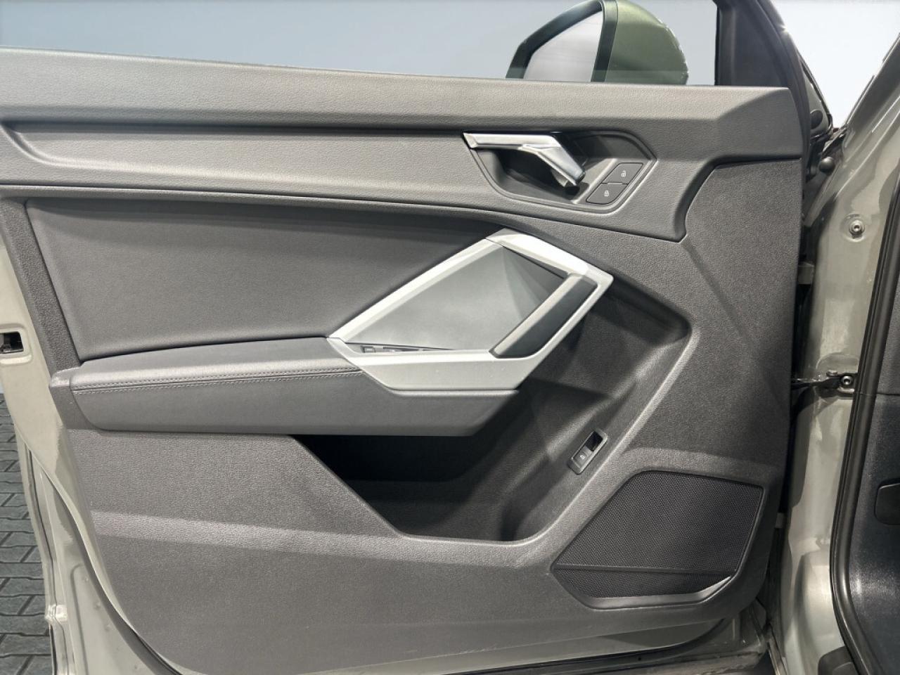 2022 Audi Q3 Komfort / Sunroof / Leather / Navi / Android Car P Photo