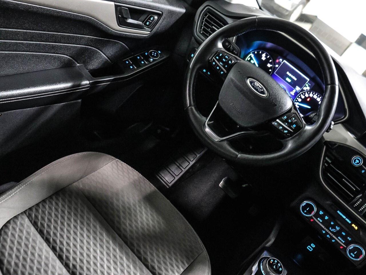 2022 Ford Escape SE Hybrid AWD Photo