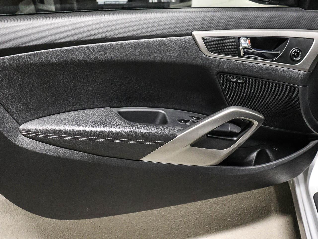 2016 Hyundai Veloster 3dr Cpe Auto Tech Photo