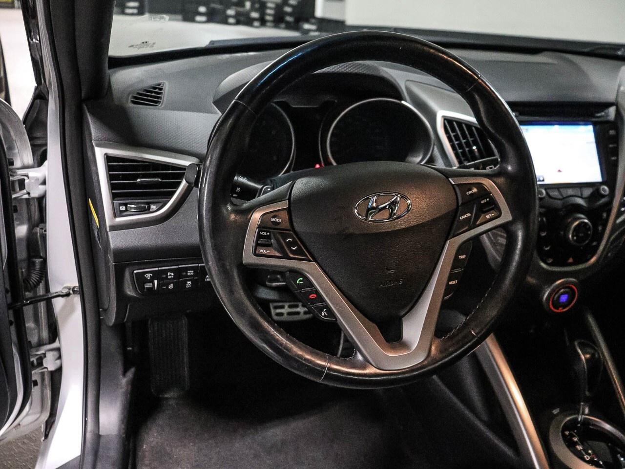 2016 Hyundai Veloster 3dr Cpe Auto Tech Photo