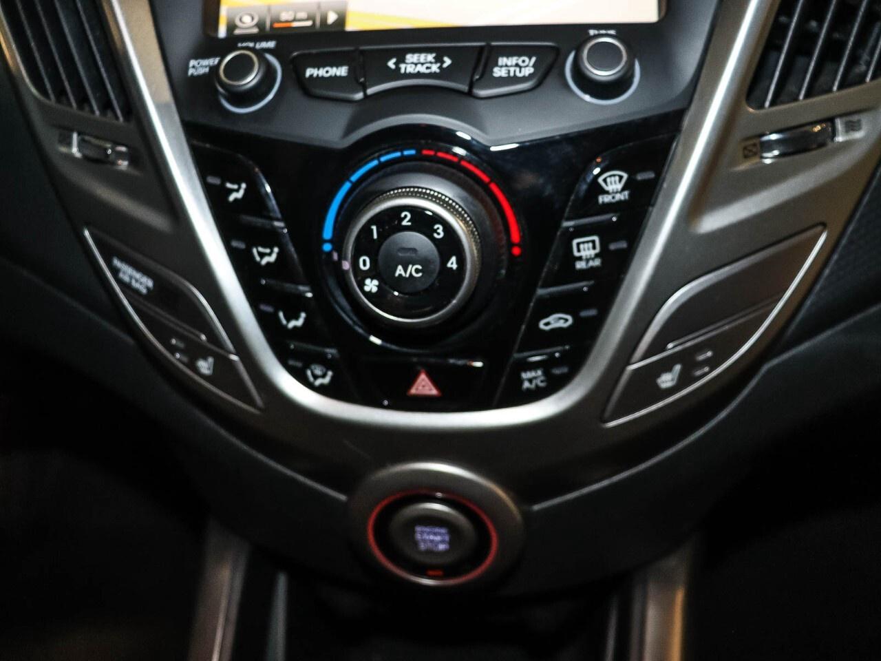 2016 Hyundai Veloster 3dr Cpe Auto Tech Photo