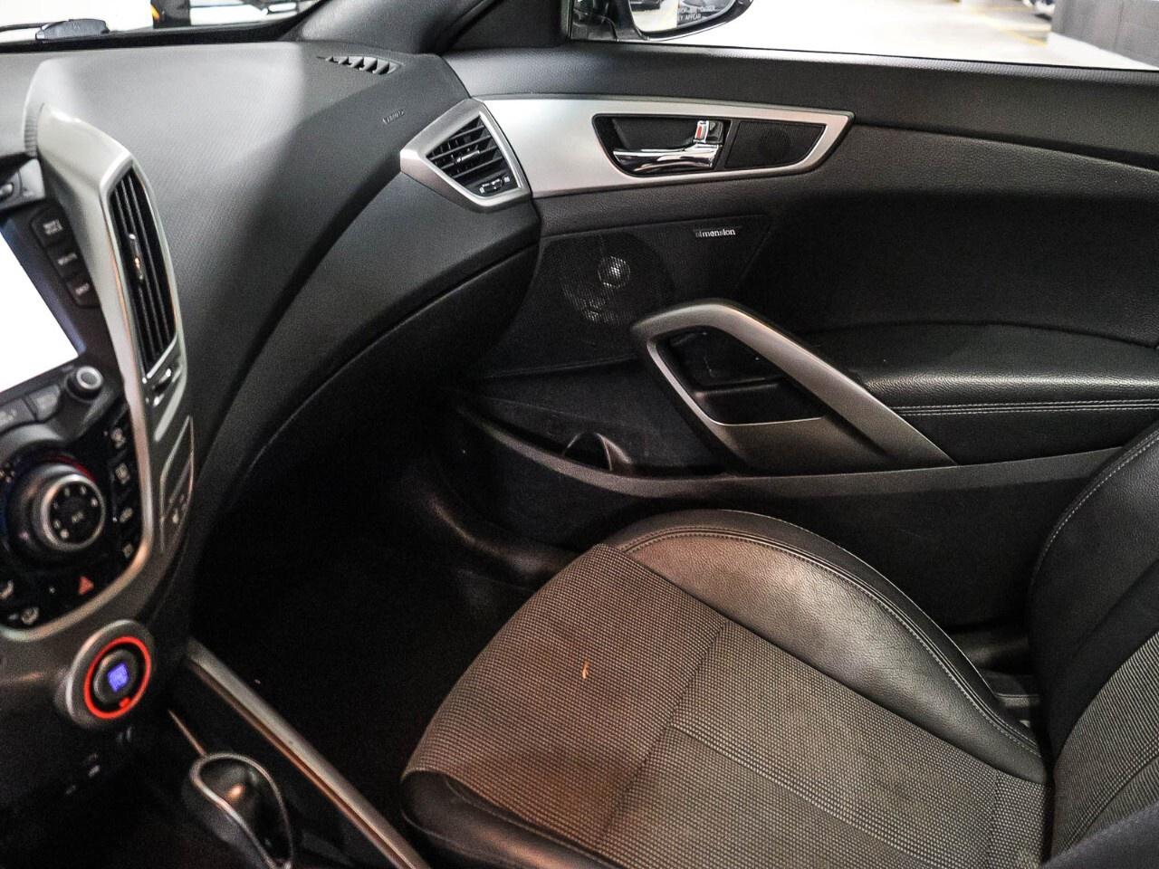 2016 Hyundai Veloster 3dr Cpe Auto Tech Photo