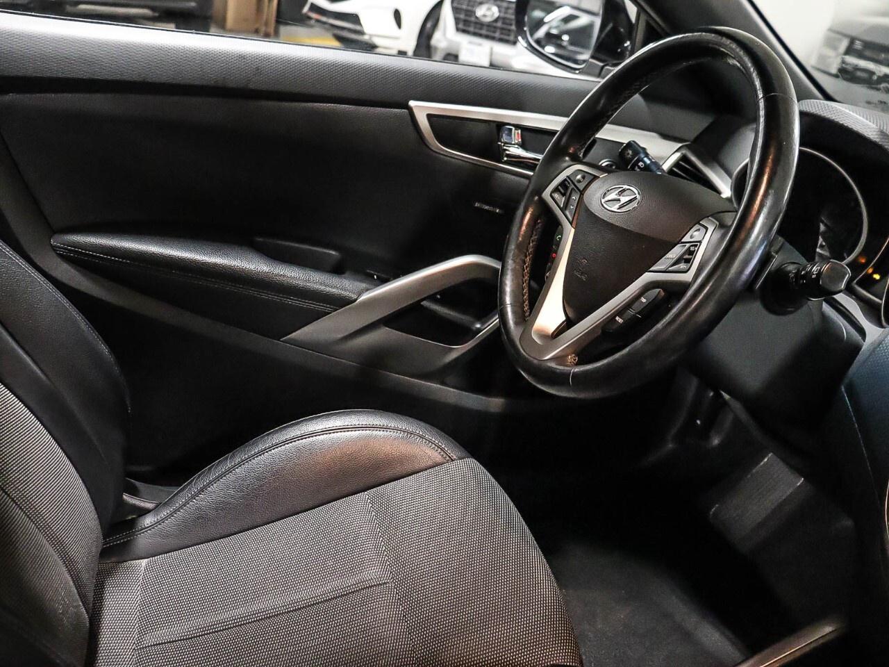 2016 Hyundai Veloster 3dr Cpe Auto Tech Photo