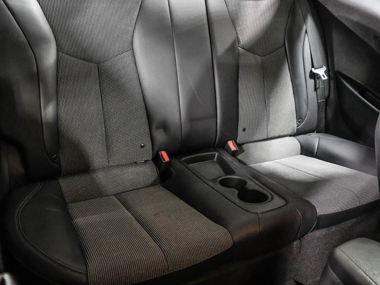 2016 Hyundai Veloster 3dr Cpe Auto Tech Photo