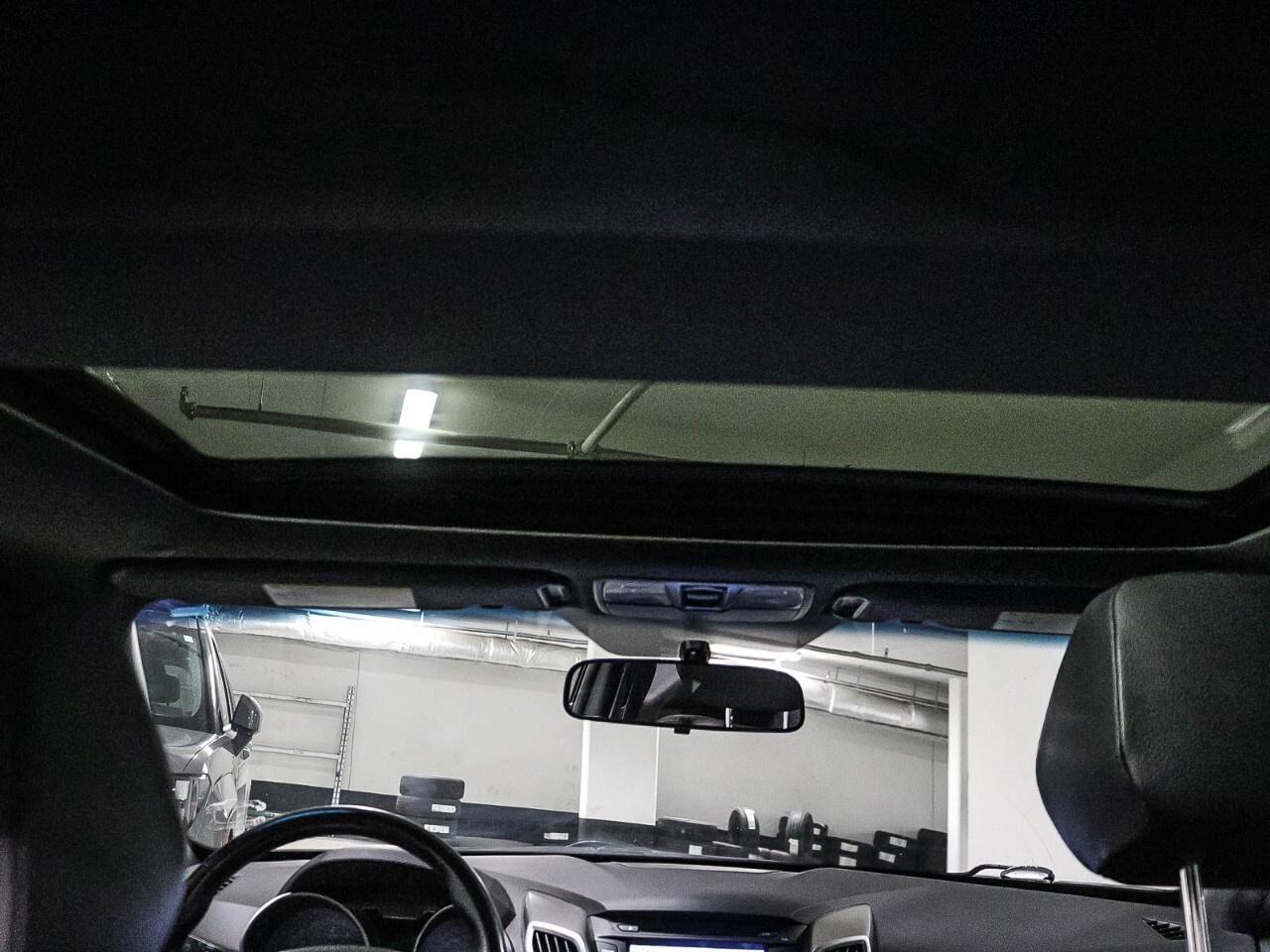 2016 Hyundai Veloster 3dr Cpe Auto Tech Photo