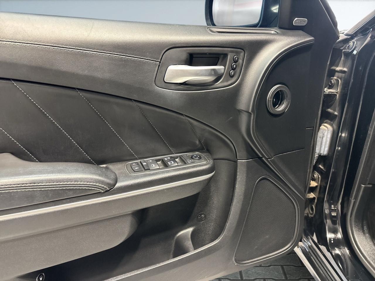 2019 Dodge Charger SXT AWD / Leather / Sunroof / NAVI / Remote Start Photo