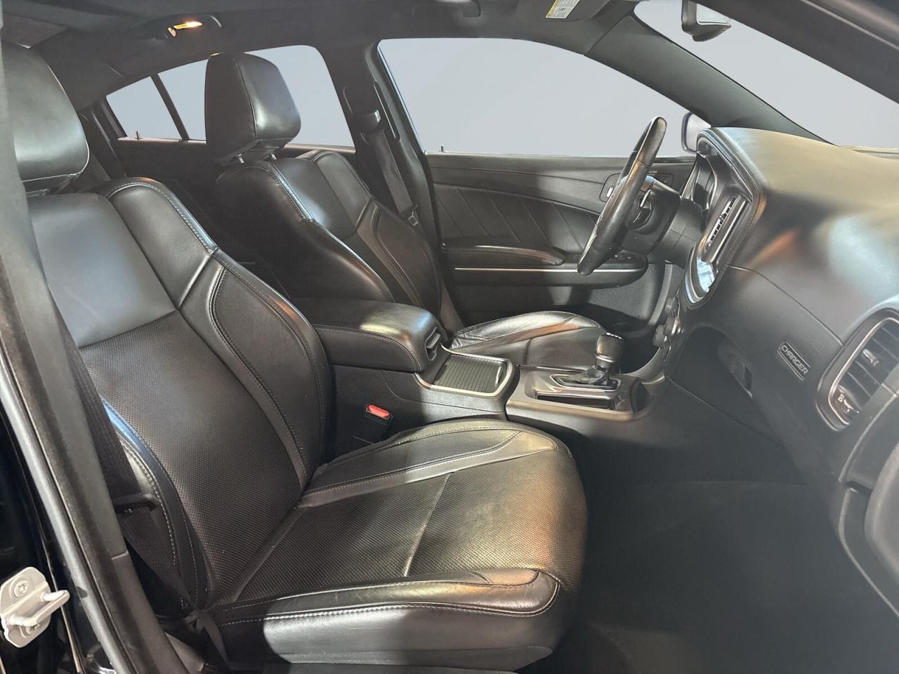 2019 Dodge Charger SXT AWD / Leather / Sunroof / NAVI / Remote Start Photo