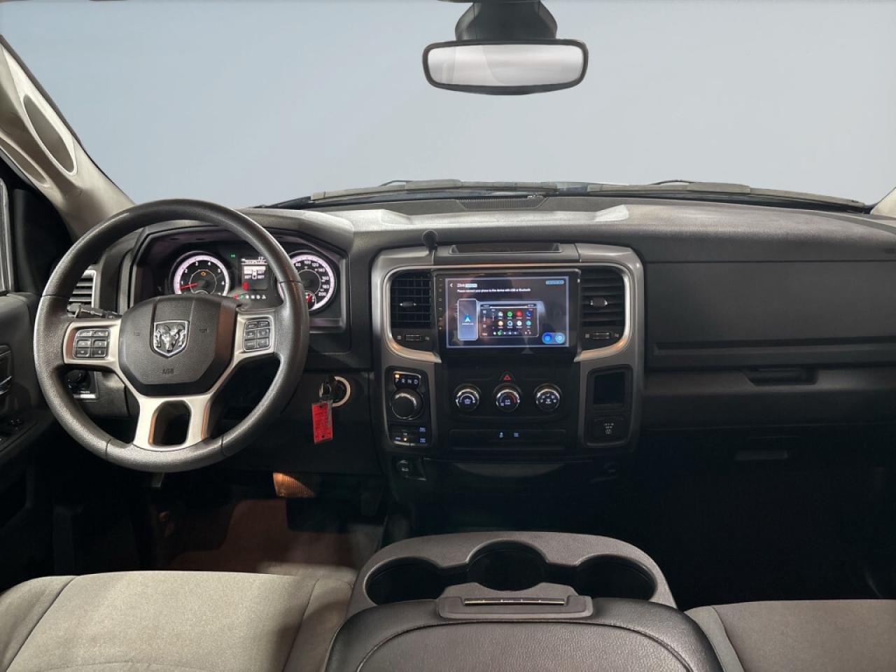 2023 RAM 1500 Classic SLT 4x4 HEMY.5.7L / Backs Up Cam / Bluetooth / Hea Photo