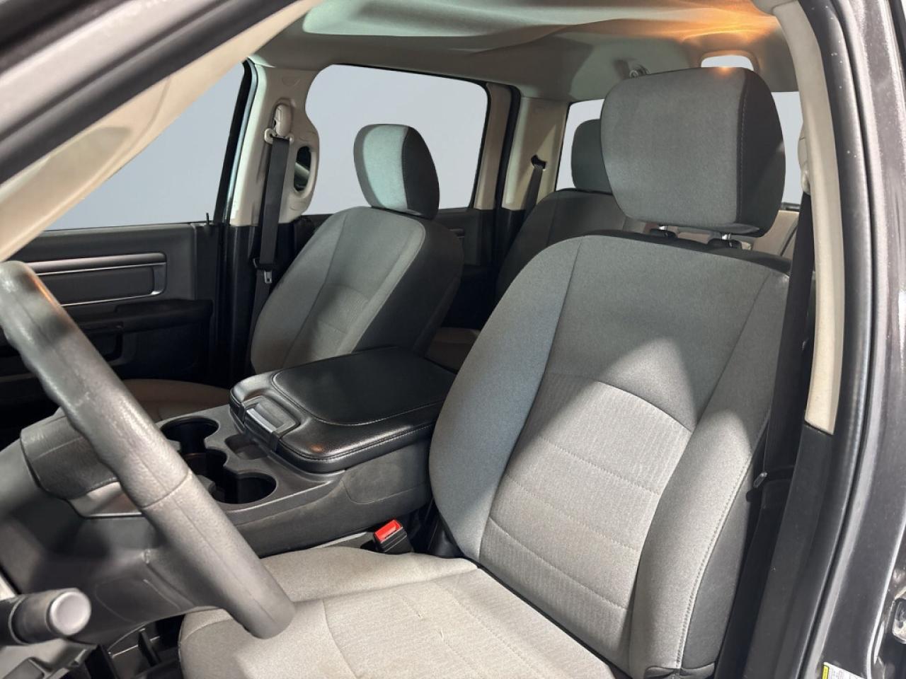 2023 RAM 1500 Classic SLT 4x4 HEMY.5.7L / Backs Up Cam / Bluetooth / Hea Photo