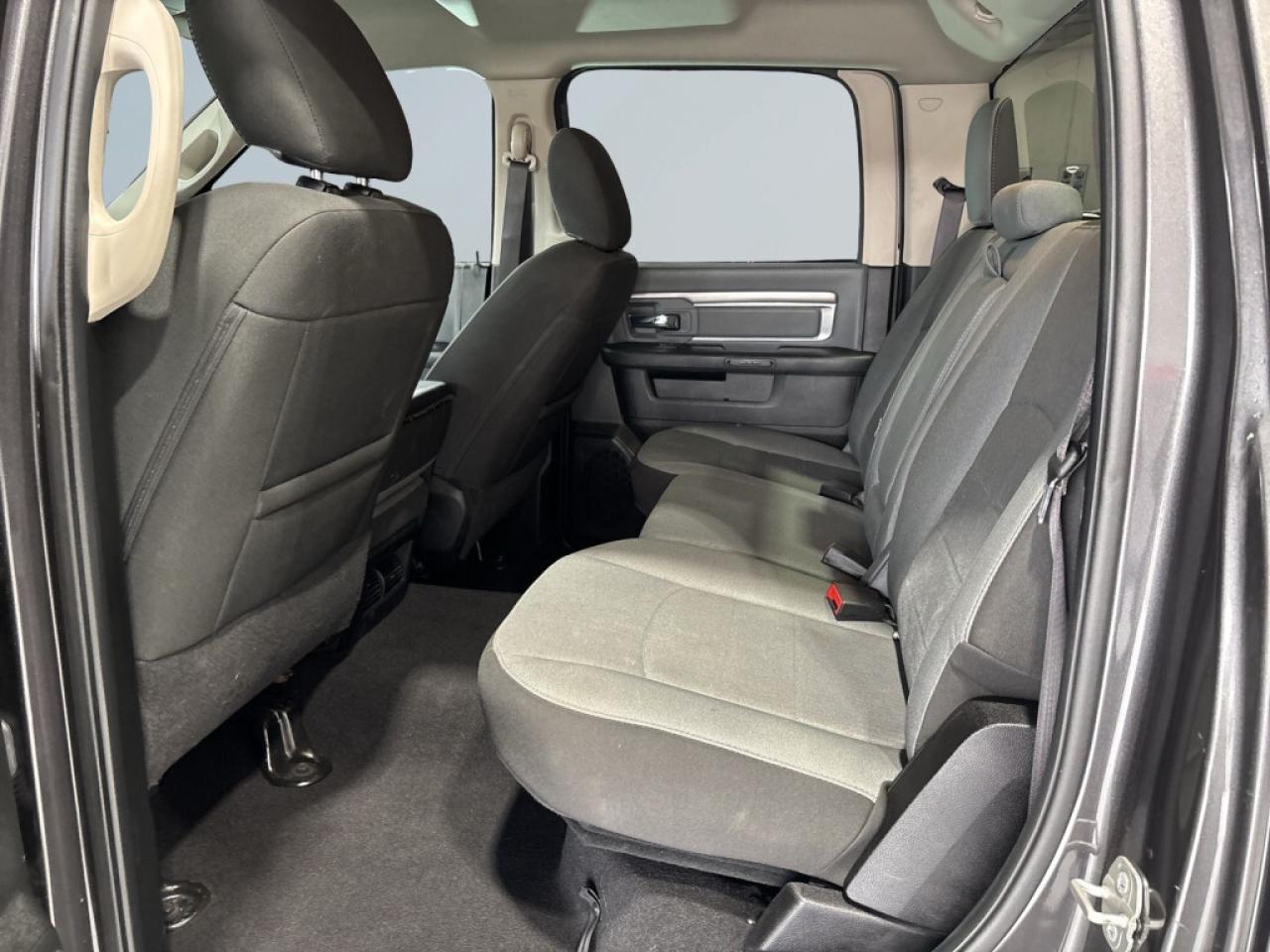 2023 RAM 1500 Classic SLT 4x4 HEMY.5.7L / Backs Up Cam / Bluetooth / Hea Photo