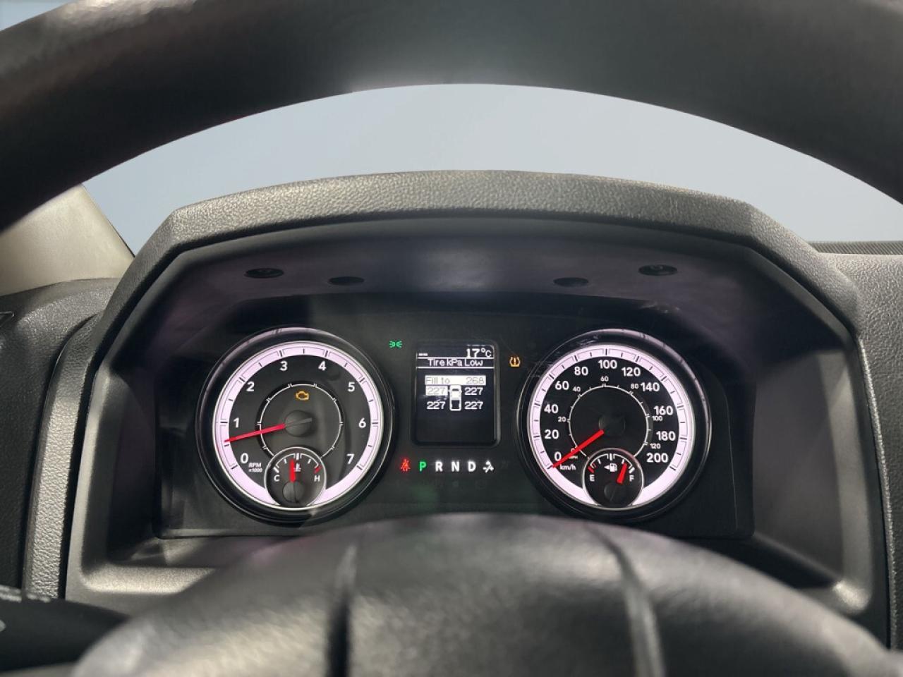 2023 RAM 1500 Classic SLT 4x4 HEMY.5.7L / Backs Up Cam / Bluetooth / Hea Photo