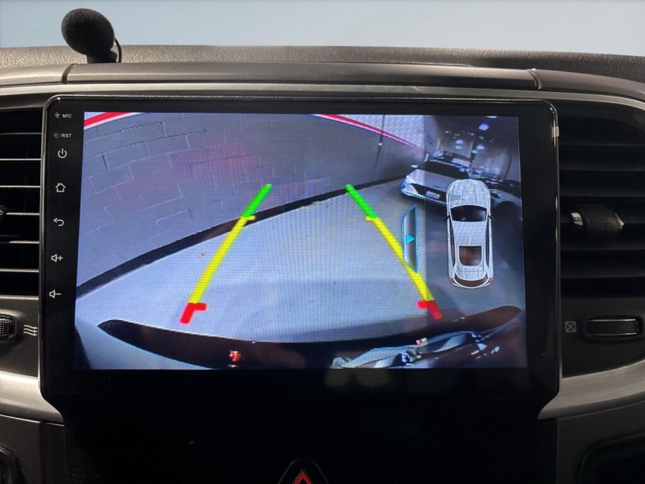 2023 RAM 1500 Classic SLT 4x4 HEMY.5.7L / Backs Up Cam / Bluetooth / Hea Photo