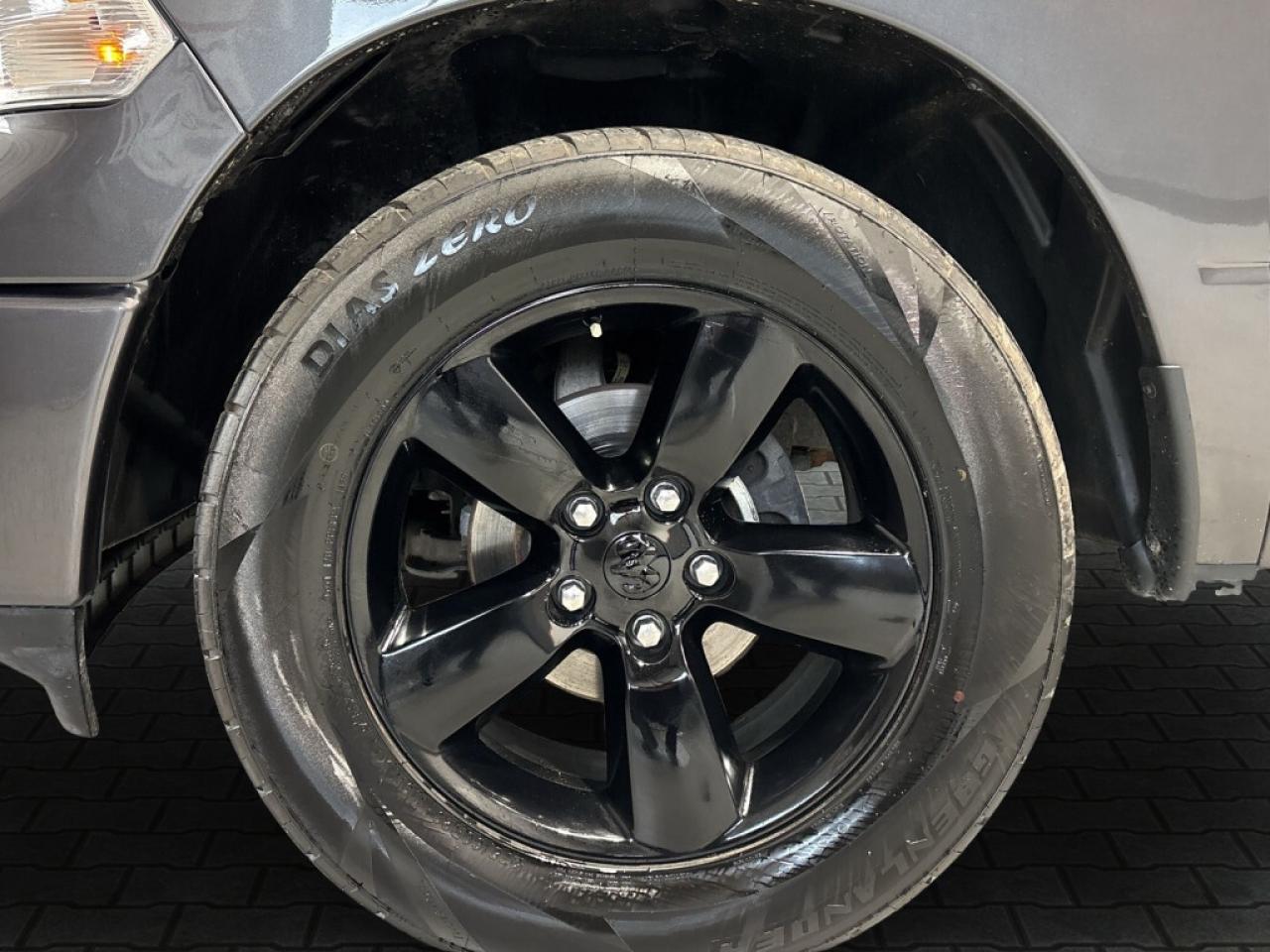 2023 RAM 1500 Classic SLT 4x4 HEMY.5.7L / Backs Up Cam / Bluetooth / Hea Photo