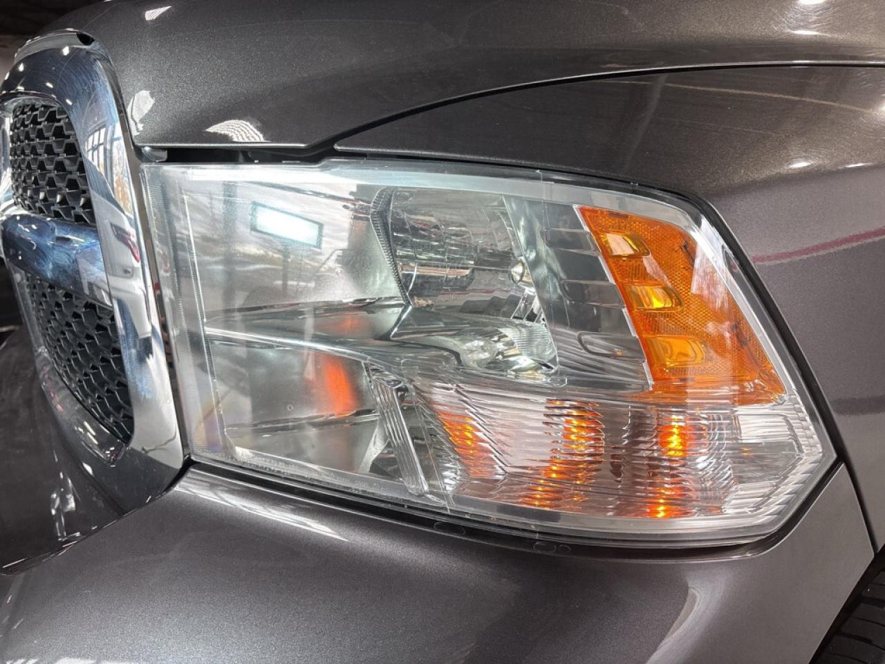 2023 RAM 1500 Classic SLT 4x4 HEMY.5.7L / Backs Up Cam / Bluetooth / Hea Photo