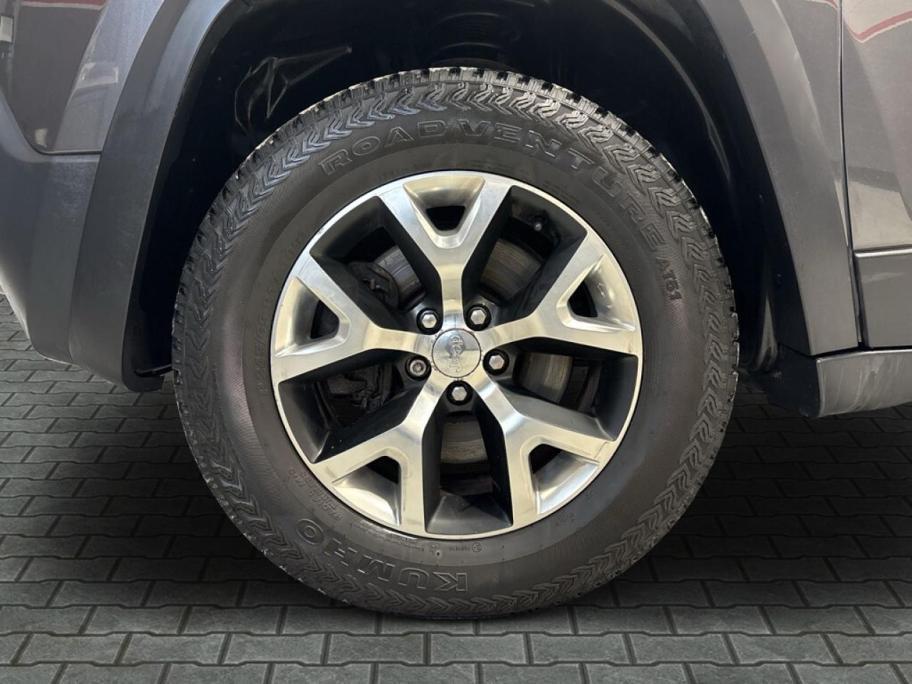 2016 Jeep Cherokee Rugged Luxury Trailhawk 4x4   Leather Heated Seats Photo