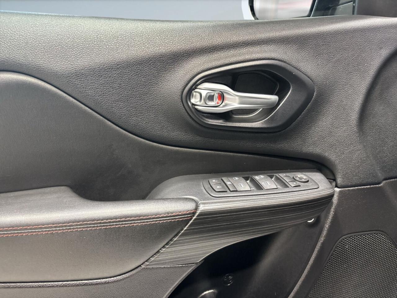 2016 Jeep Cherokee Rugged Luxury Trailhawk 4x4   Leather Heated Seats Photo