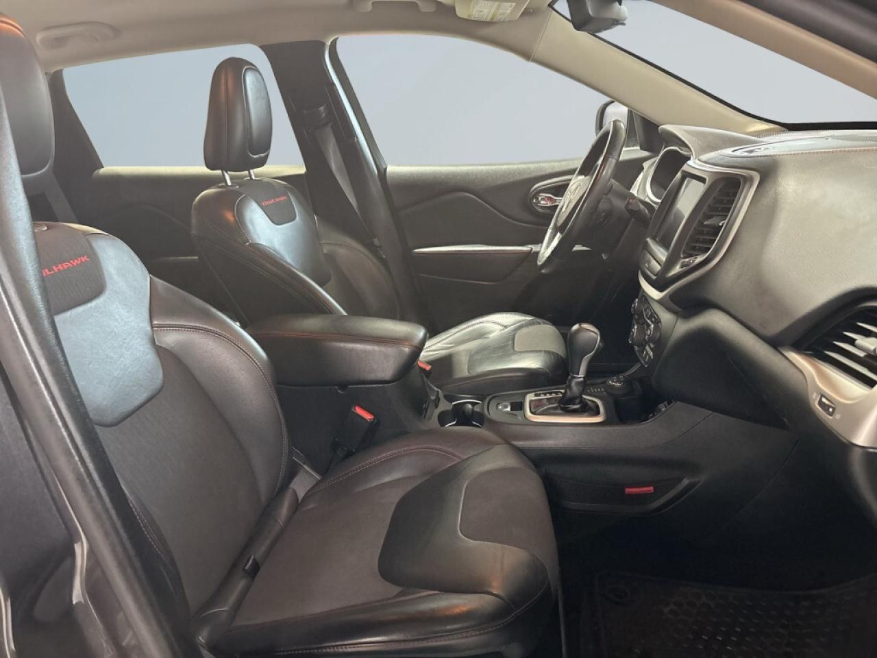 2016 Jeep Cherokee Rugged Luxury Trailhawk 4x4   Leather Heated Seats Photo