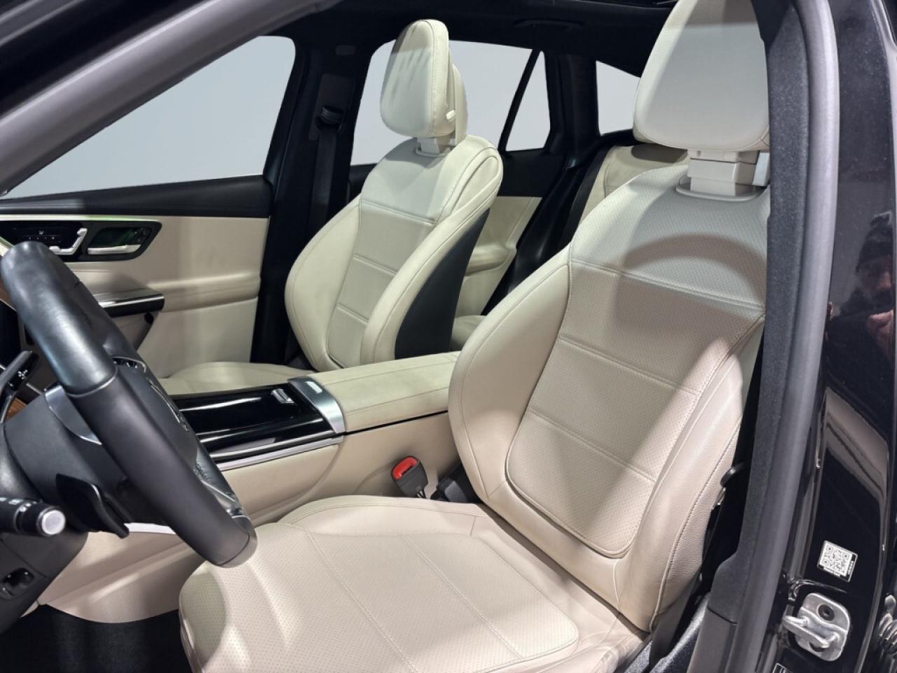 2024 Mercedes-Benz GLC-Class GLC 300 4MATIC/ NAVI/Sunroof/Leather/Car Play/Clea Photo
