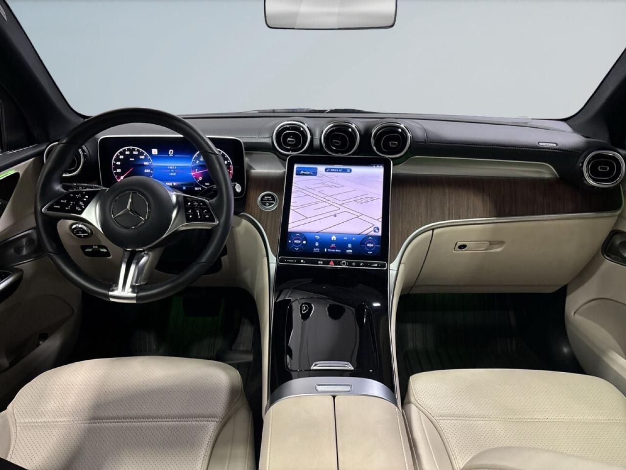 2024 Mercedes-Benz GLC-Class GLC 300 4MATIC/ NAVI/Sunroof/Leather/Car Play/Clea Photo