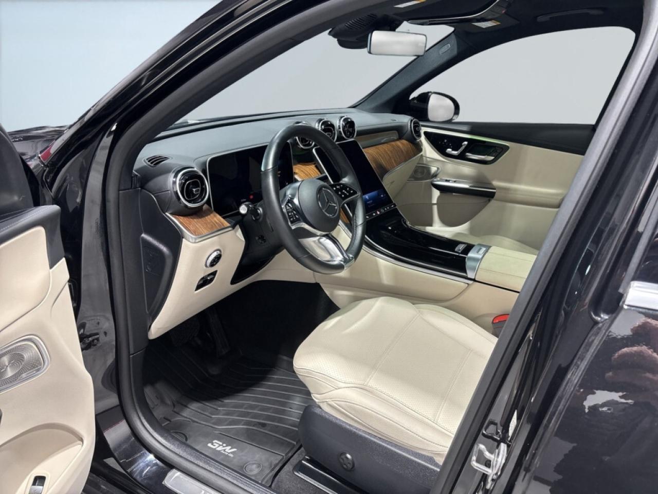 2024 Mercedes-Benz GLC-Class GLC 300 4MATIC/ NAVI/Sunroof/Leather/Car Play/Clea Photo