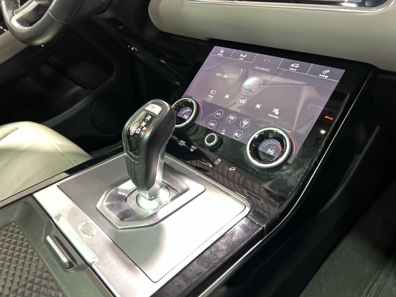 2020 Land Rover Range Rover Evoque P250 SE / Leather / NAVI / Sunroof / Drive Assist Photo