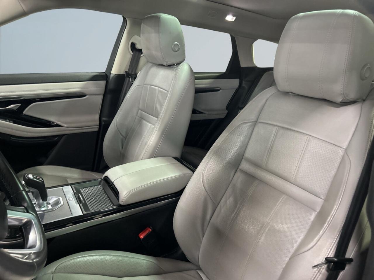 2020 Land Rover Range Rover Evoque P250 SE / Leather / NAVI / Sunroof / Drive Assist Photo