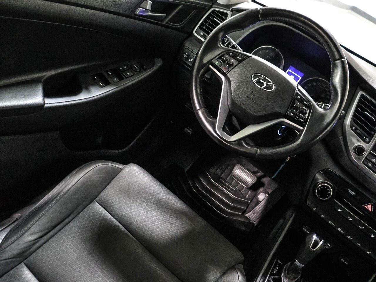 2017 Hyundai Tucson FWD 4dr 2.0L Premium Photo