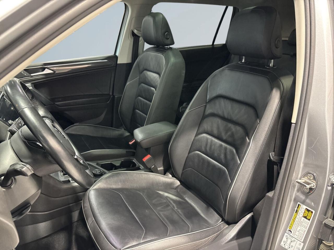 2019 Volkswagen Tiguan Highline 4MOTION / Leather / NAVI / Sunroof / Remo Photo