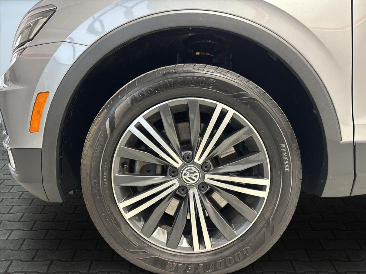 2019 Volkswagen Tiguan Highline 4MOTION / Leather / NAVI / Sunroof / Remo Photo