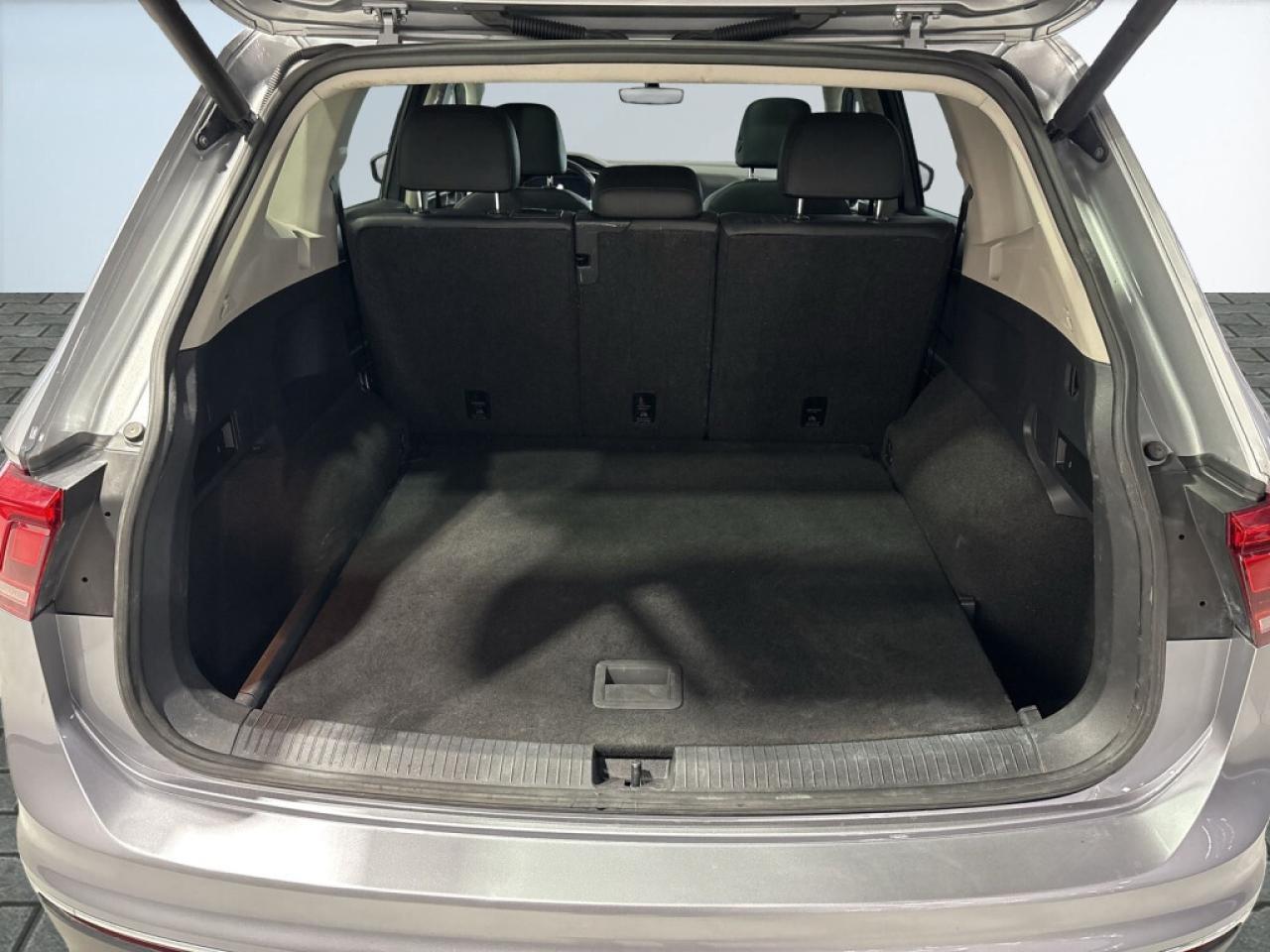 2019 Volkswagen Tiguan Highline 4MOTION / Leather / NAVI / Sunroof / Remo Photo