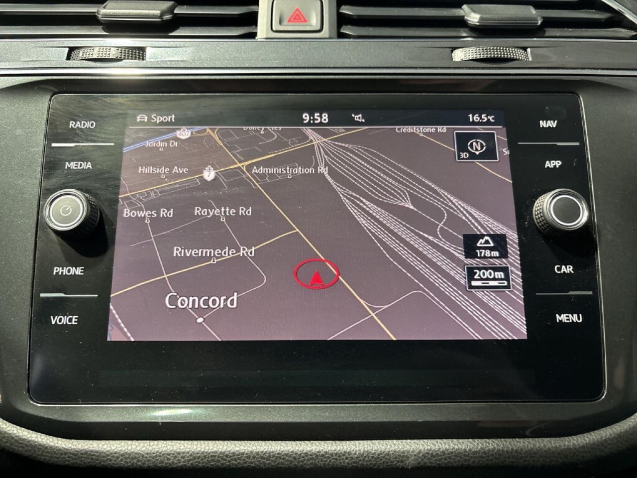 2019 Volkswagen Tiguan Highline 4MOTION / Leather / NAVI / Sunroof / Remo Photo