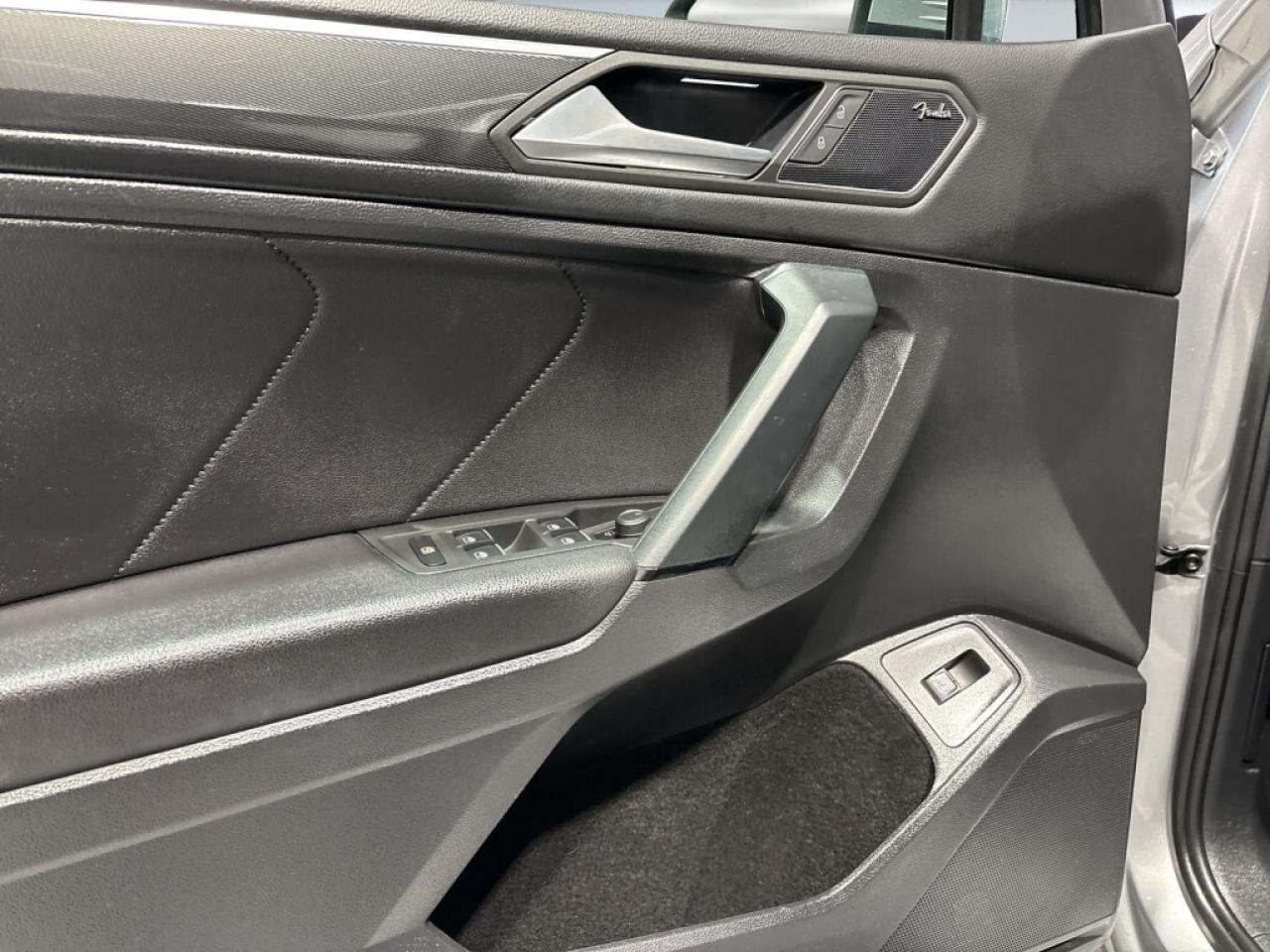 2019 Volkswagen Tiguan Highline 4MOTION / Leather / NAVI / Sunroof / Remo Photo