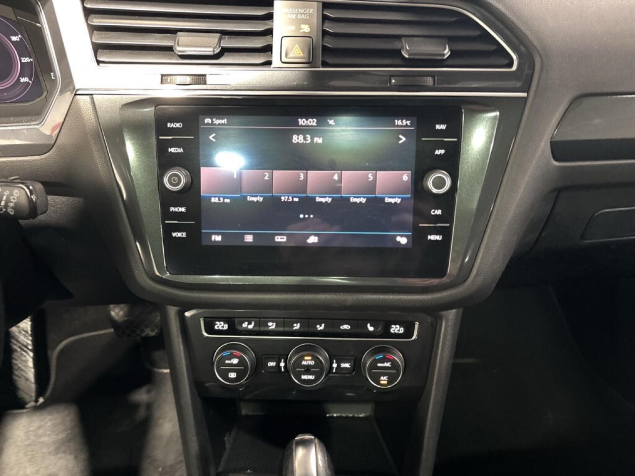 2019 Volkswagen Tiguan Highline 4MOTION / Leather / NAVI / Sunroof / Remo Photo