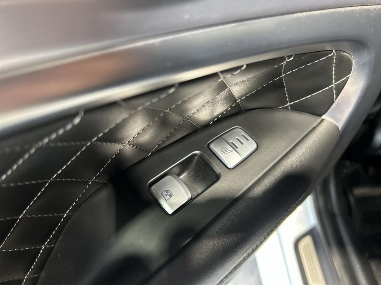 2021 Genesis G70 3.3T Sport AWD / Leather / Sunroof / Bluetooth / C Photo2